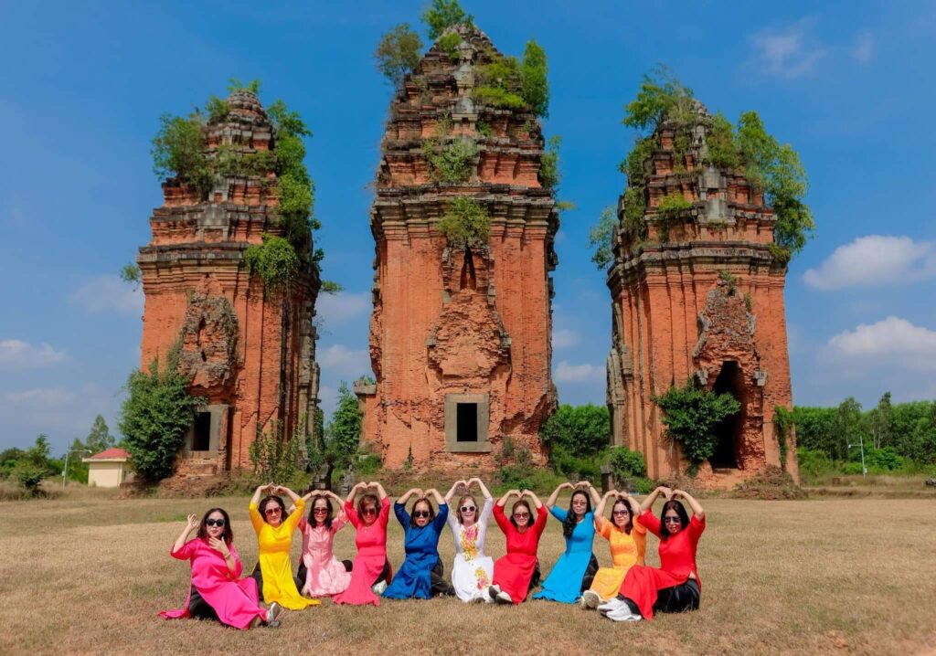 Tour Tháp Chăm Bình Định 1 Ngày: Hành Trình Về Với Lịch Sử